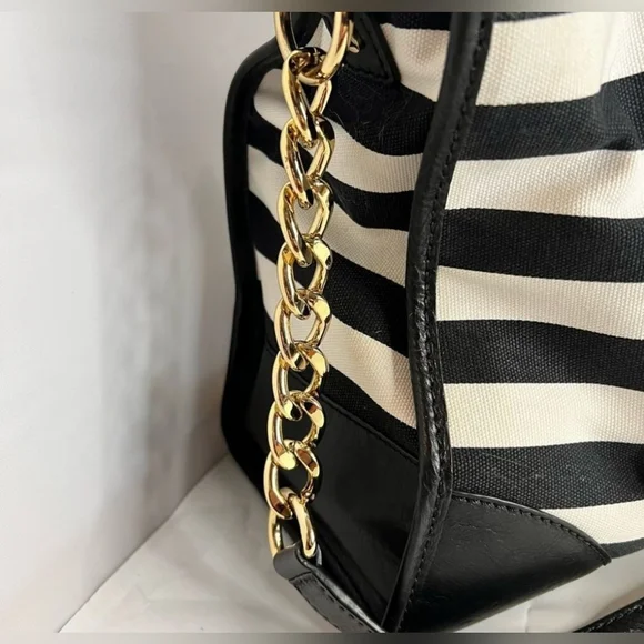 💙HOST PICK💙 MICHAEL KORS BLACK/WHITE CROSS BODY SATCHEL - Picture 4 of 10